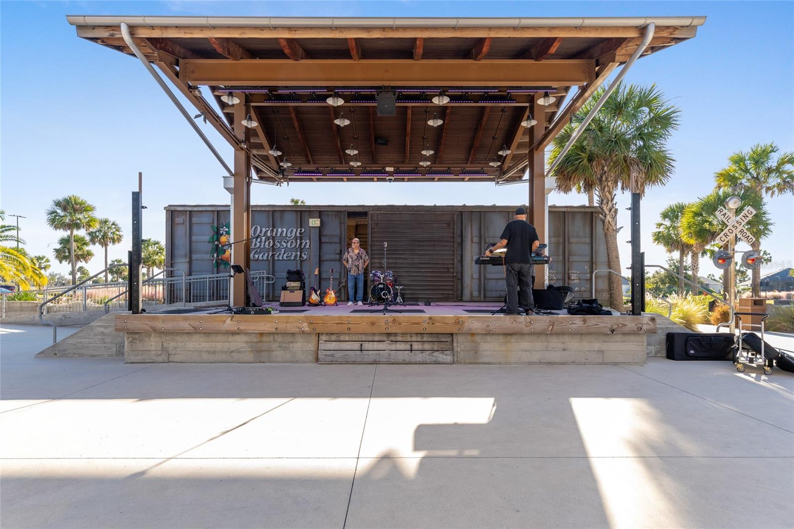 VILLAGES/SOUTHERN OAKS UN 76 - Residential