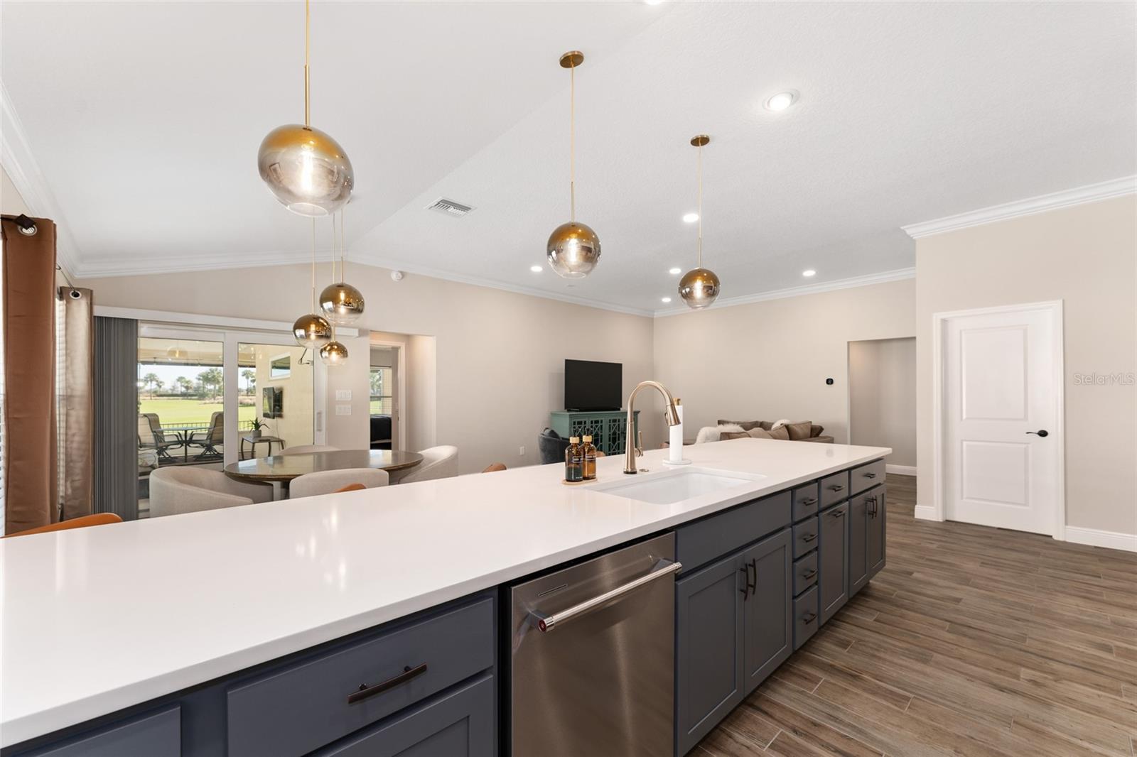 VILLAGES/SOUTHERN OAKS UN 76 - Residential