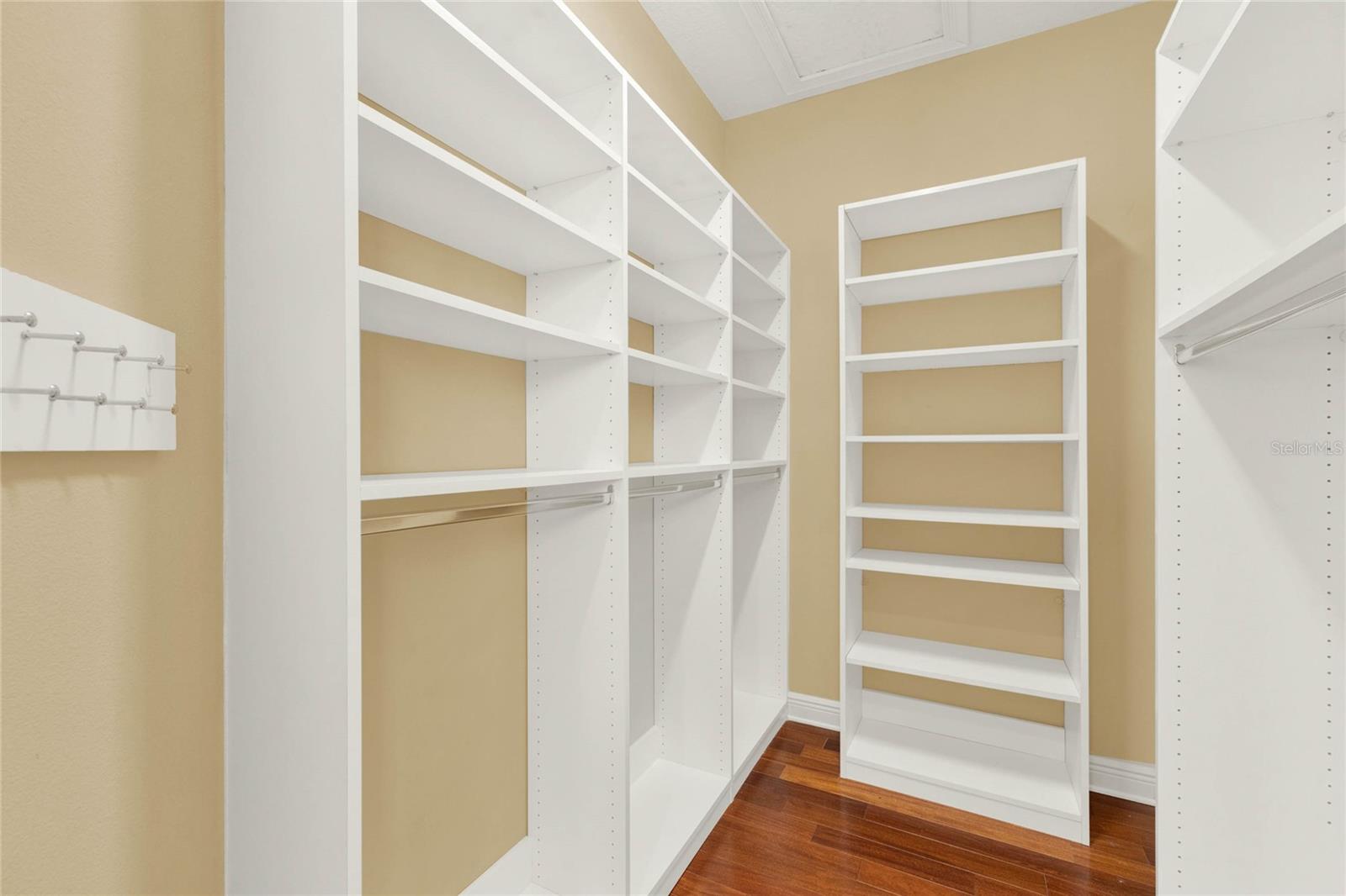 SEVILLE PARK - Residential Lease
