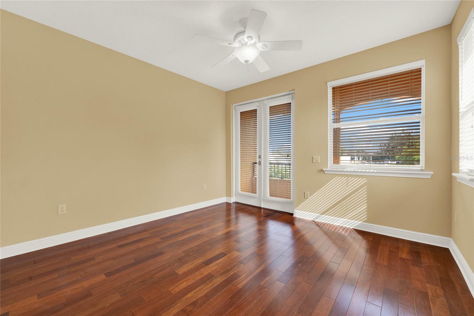 SEVILLE PARK - Residential Lease
