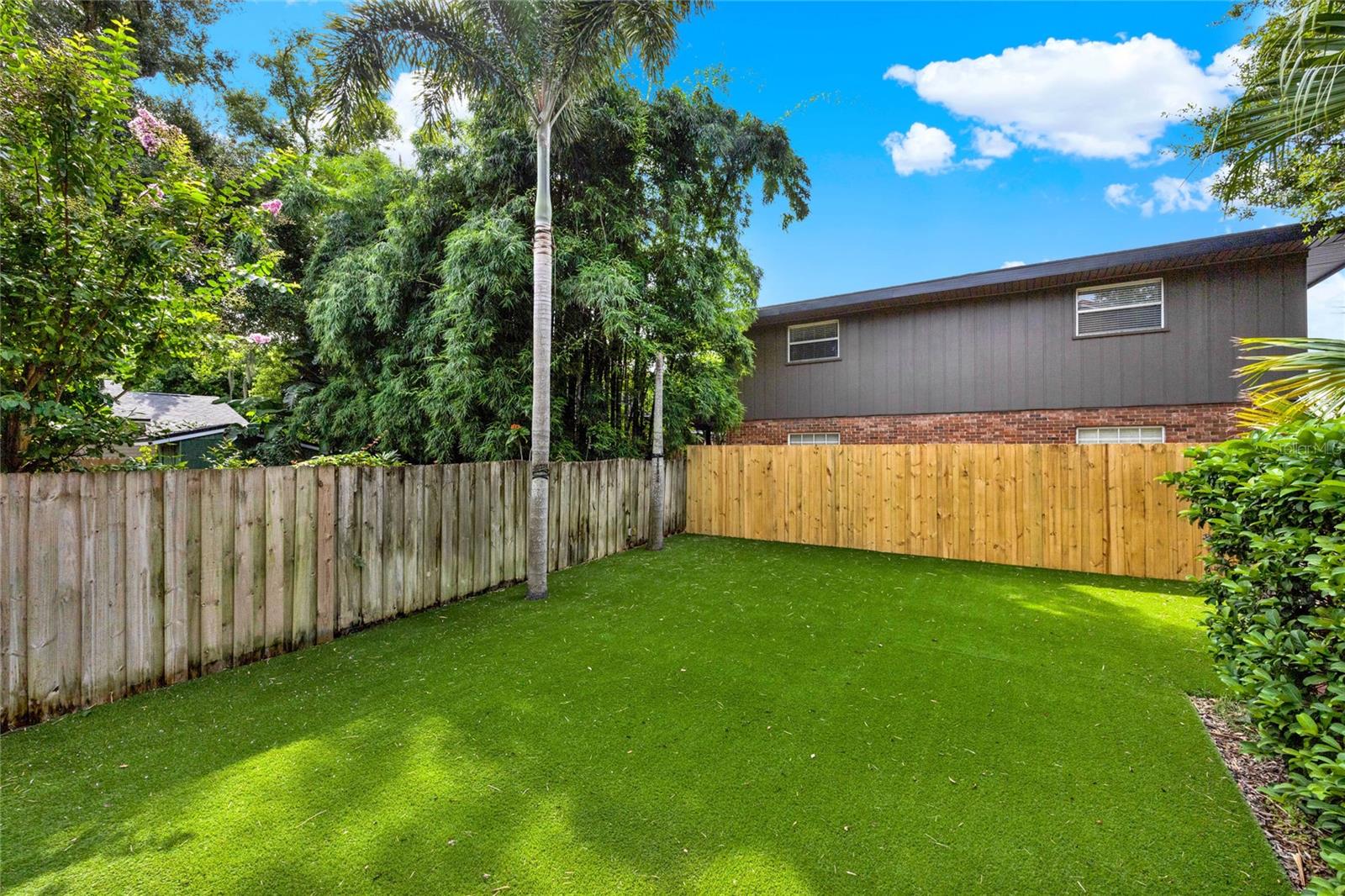 SEVILLE PARK - Residential Lease