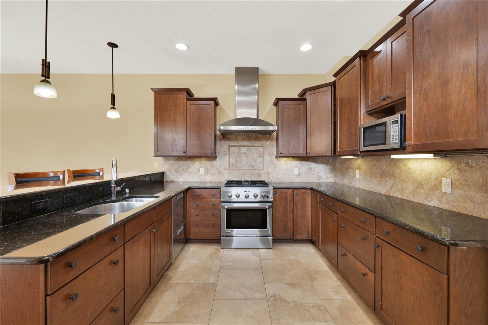 SEVILLE PARK - Residential Lease