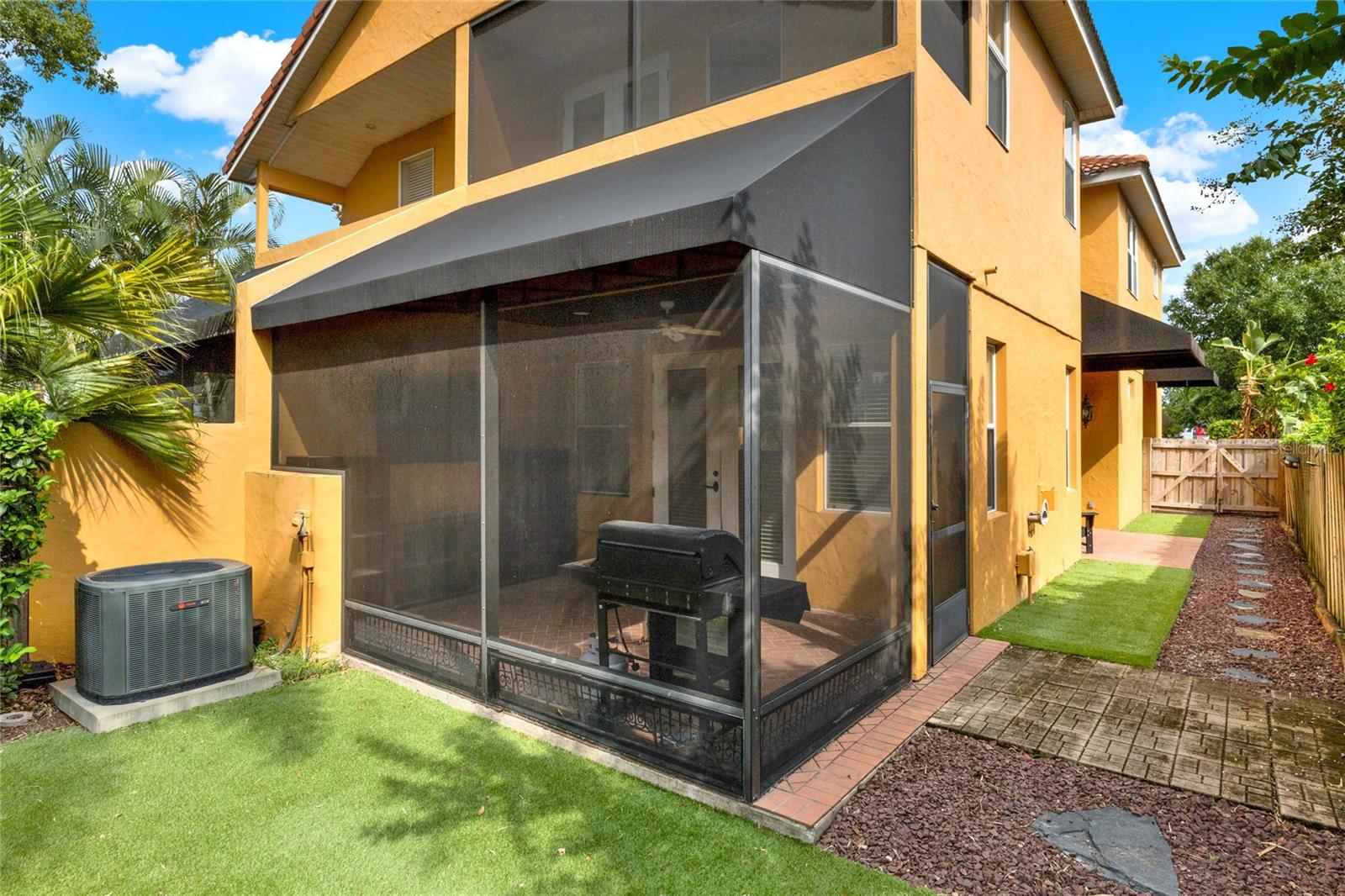 SEVILLE PARK - Residential Lease