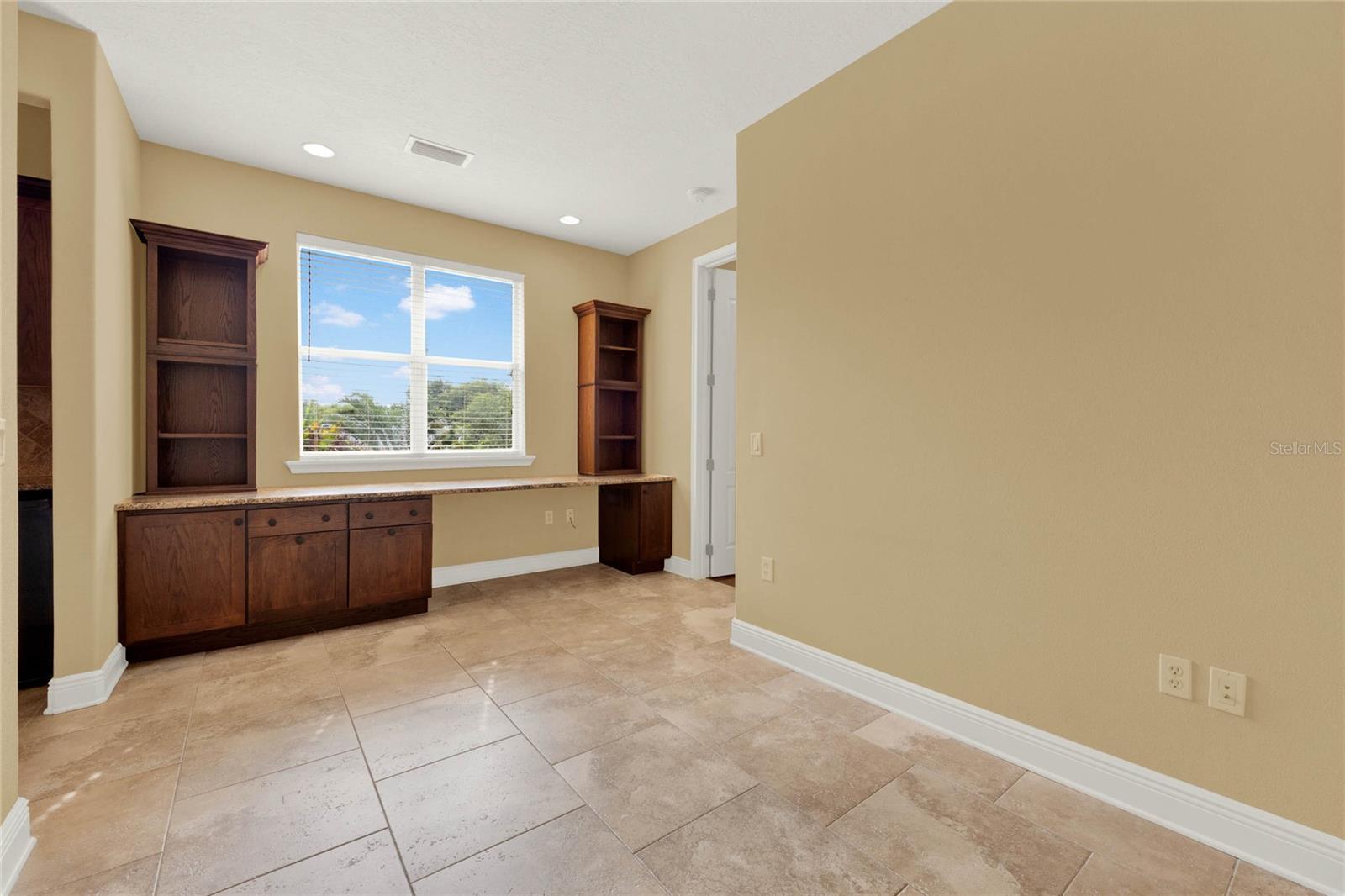 SEVILLE PARK - Residential Lease