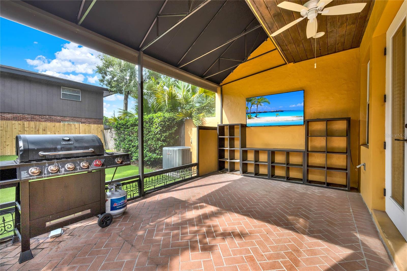SEVILLE PARK - Residential Lease