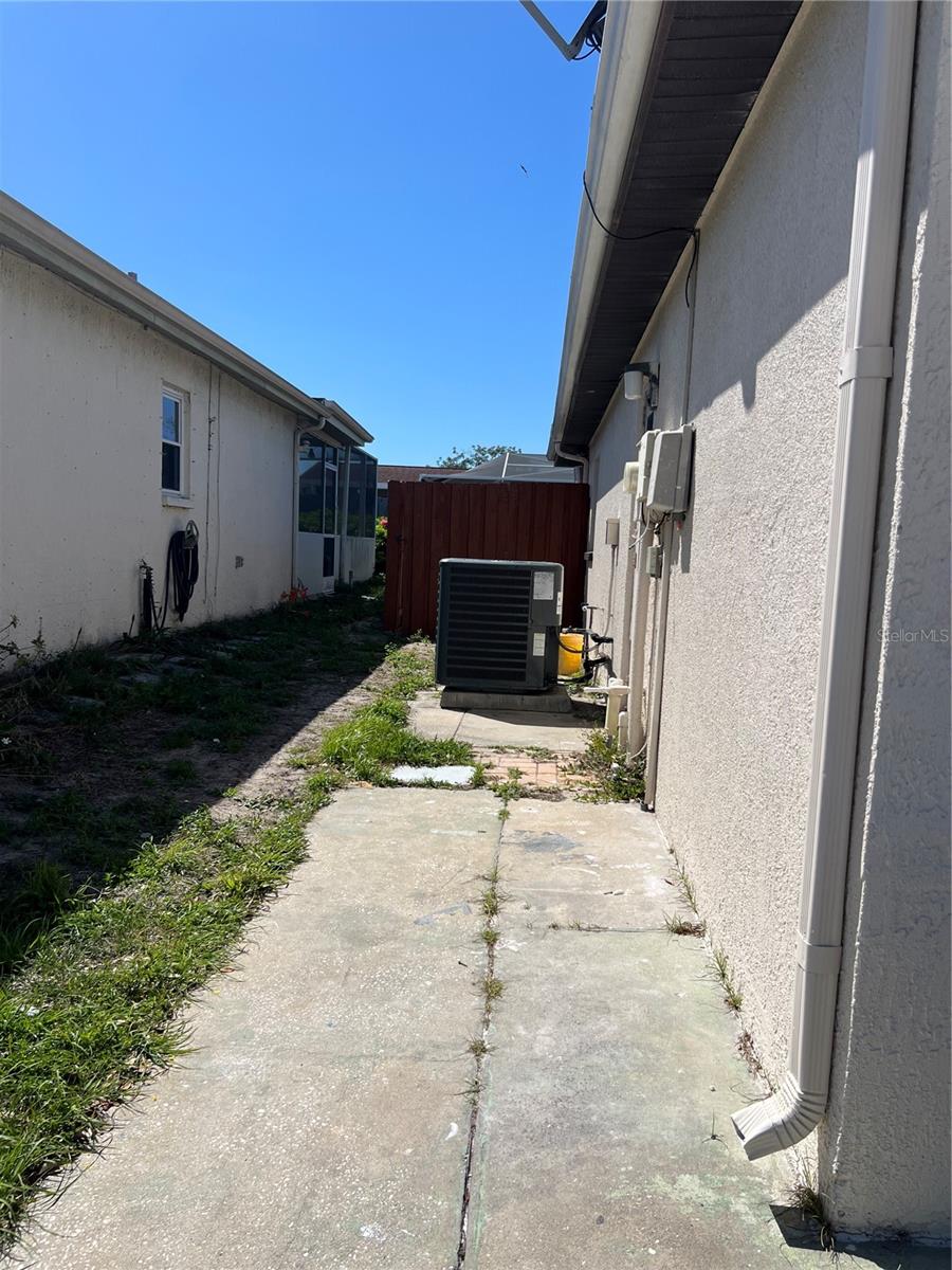 THE LAKES - Residential