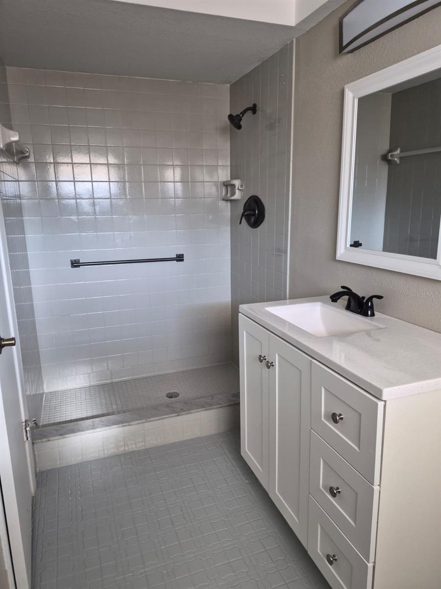 THE LAKES - Residential