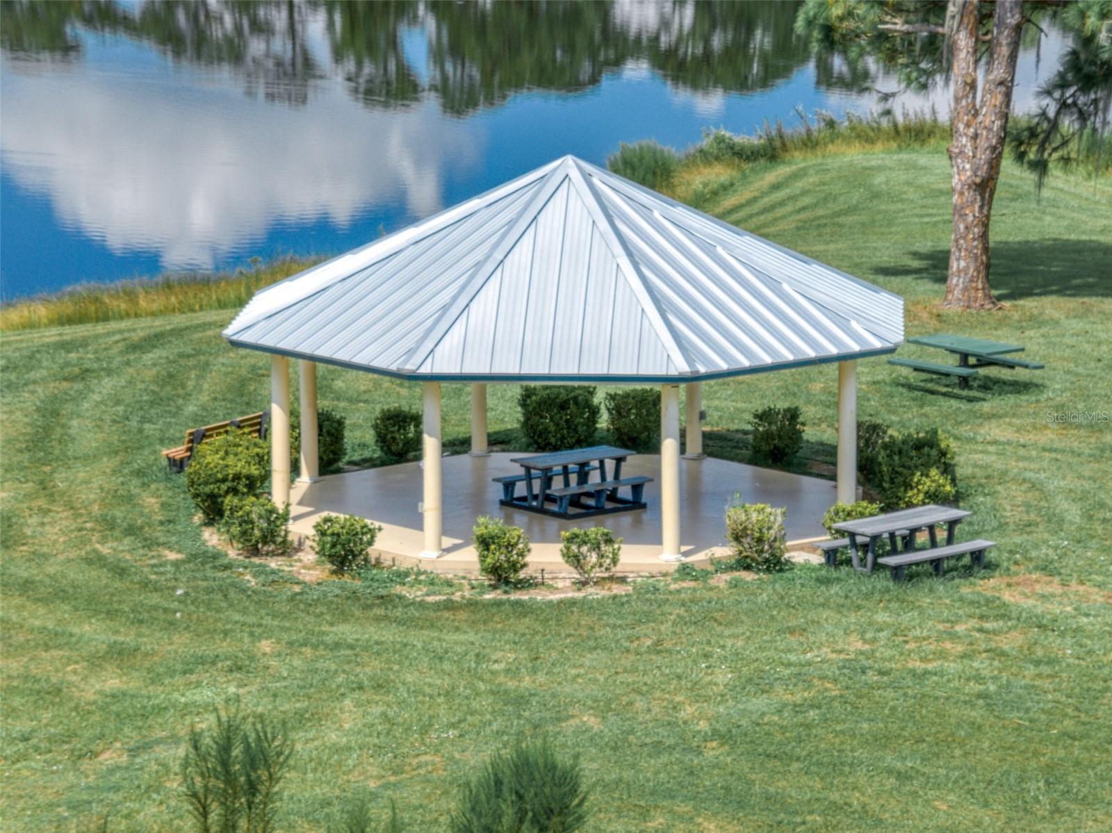 SUN N LAKE - Residential