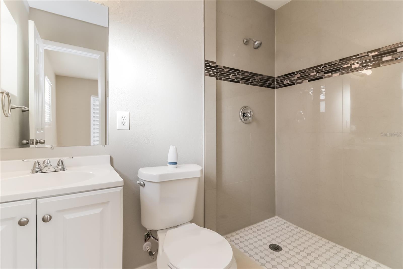 MONTCLAIR MANOR - Residential Lease