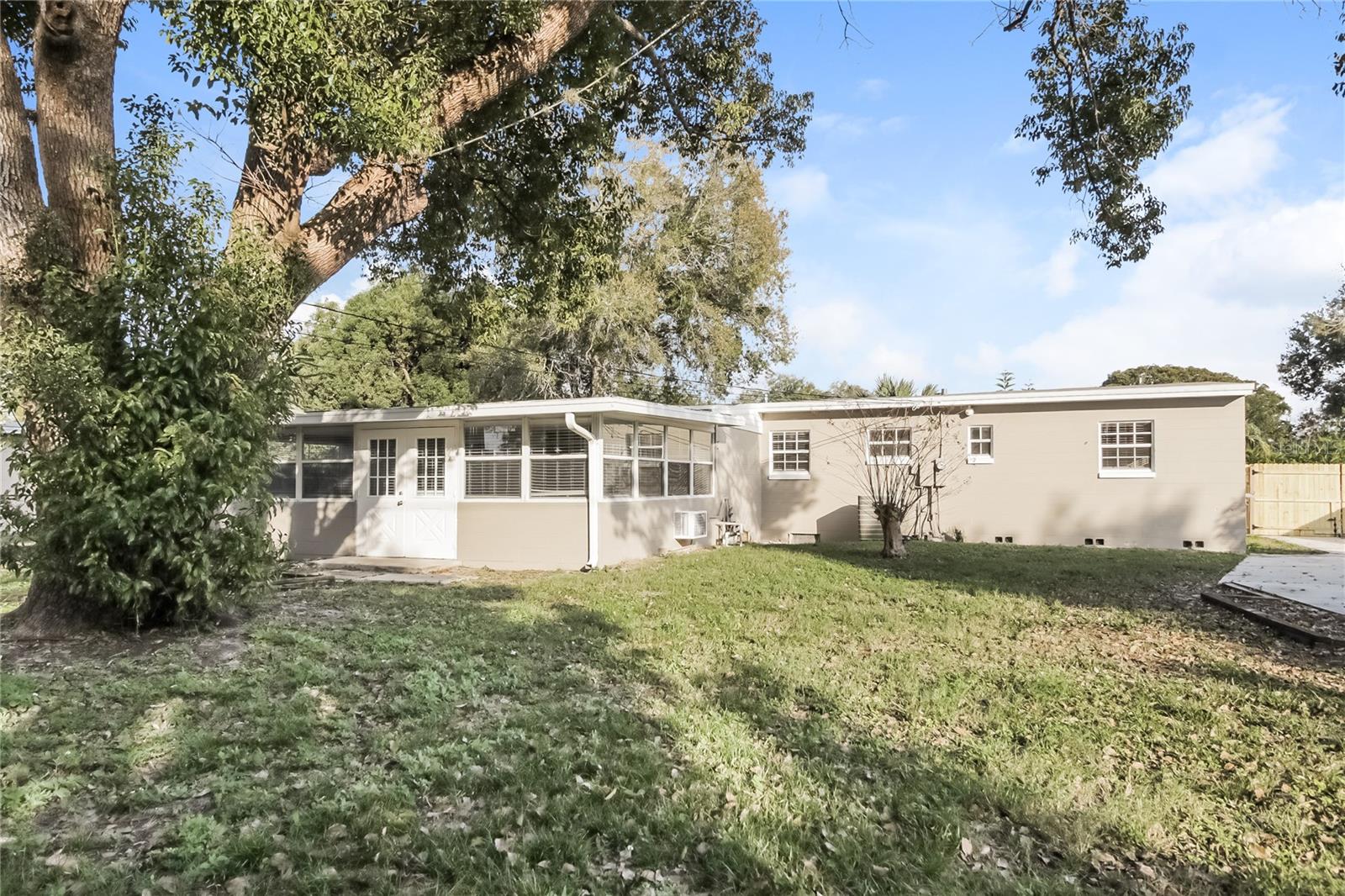 MONTCLAIR MANOR - Residential Lease