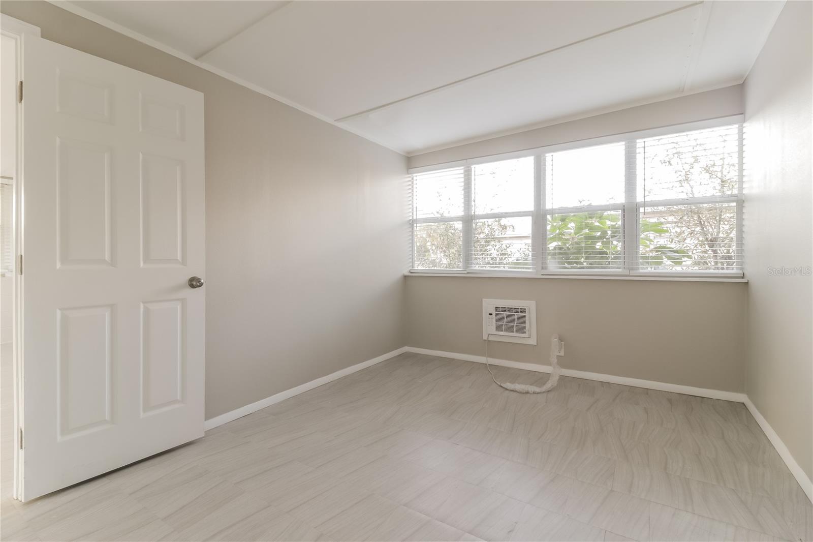 MONTCLAIR MANOR - Residential Lease