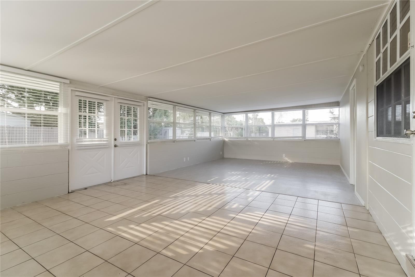 MONTCLAIR MANOR - Residential Lease