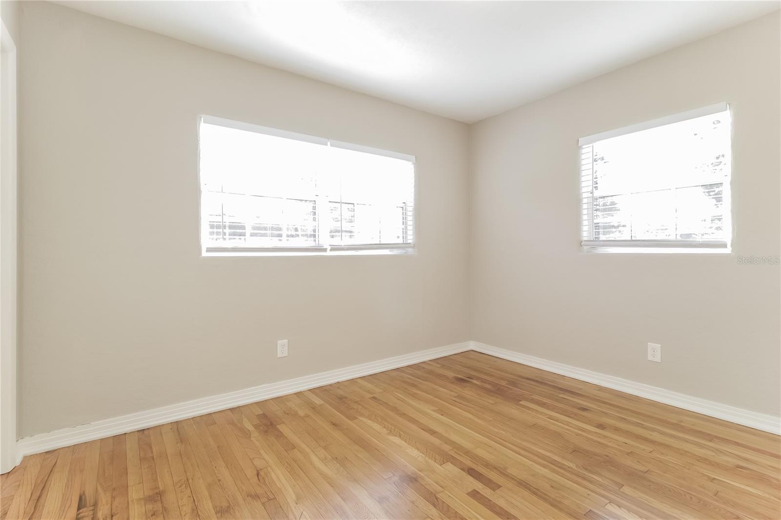 MONTCLAIR MANOR - Residential Lease