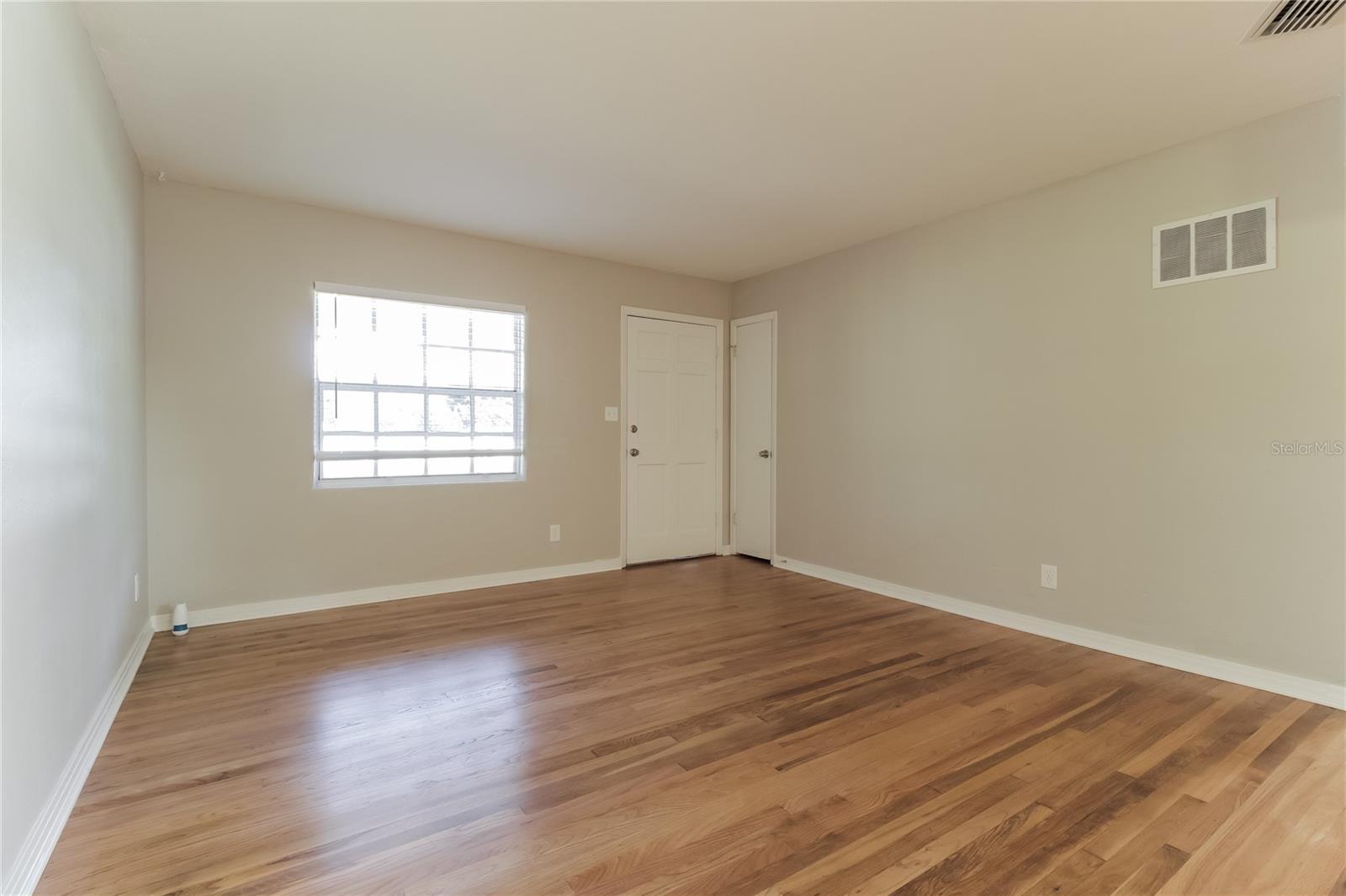 MONTCLAIR MANOR - Residential Lease