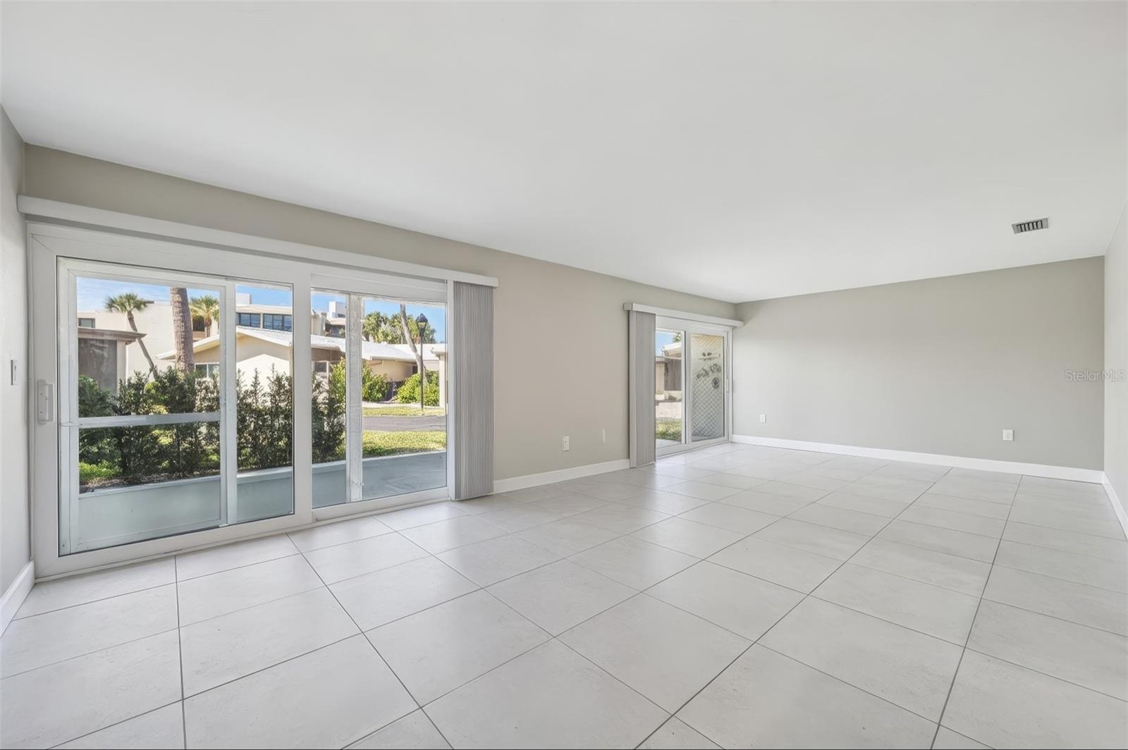 WHISPERING SANDS SEC 5 - Residential