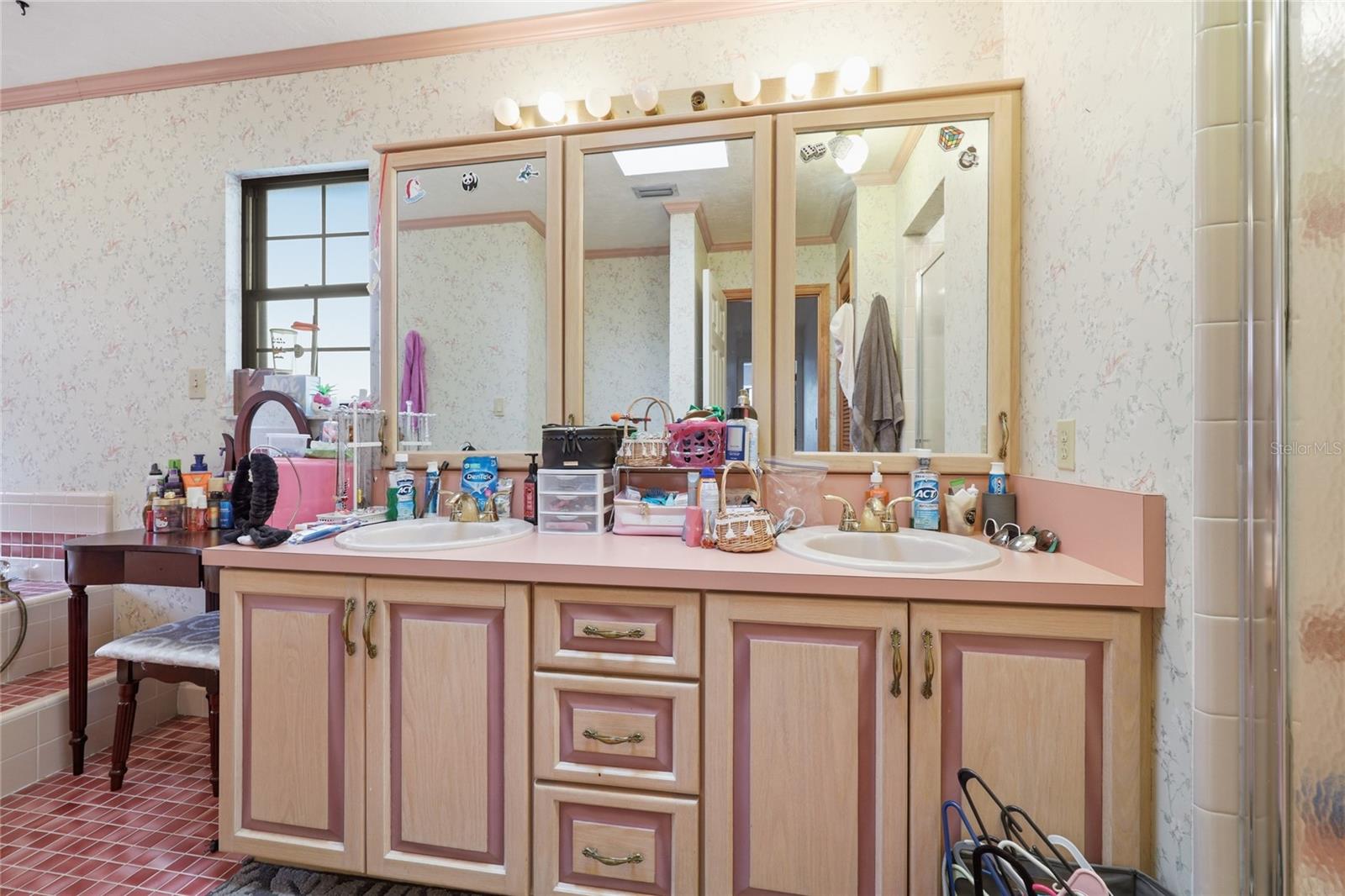 G M WHETSTONE ESTATE ADD TO H S - Residential