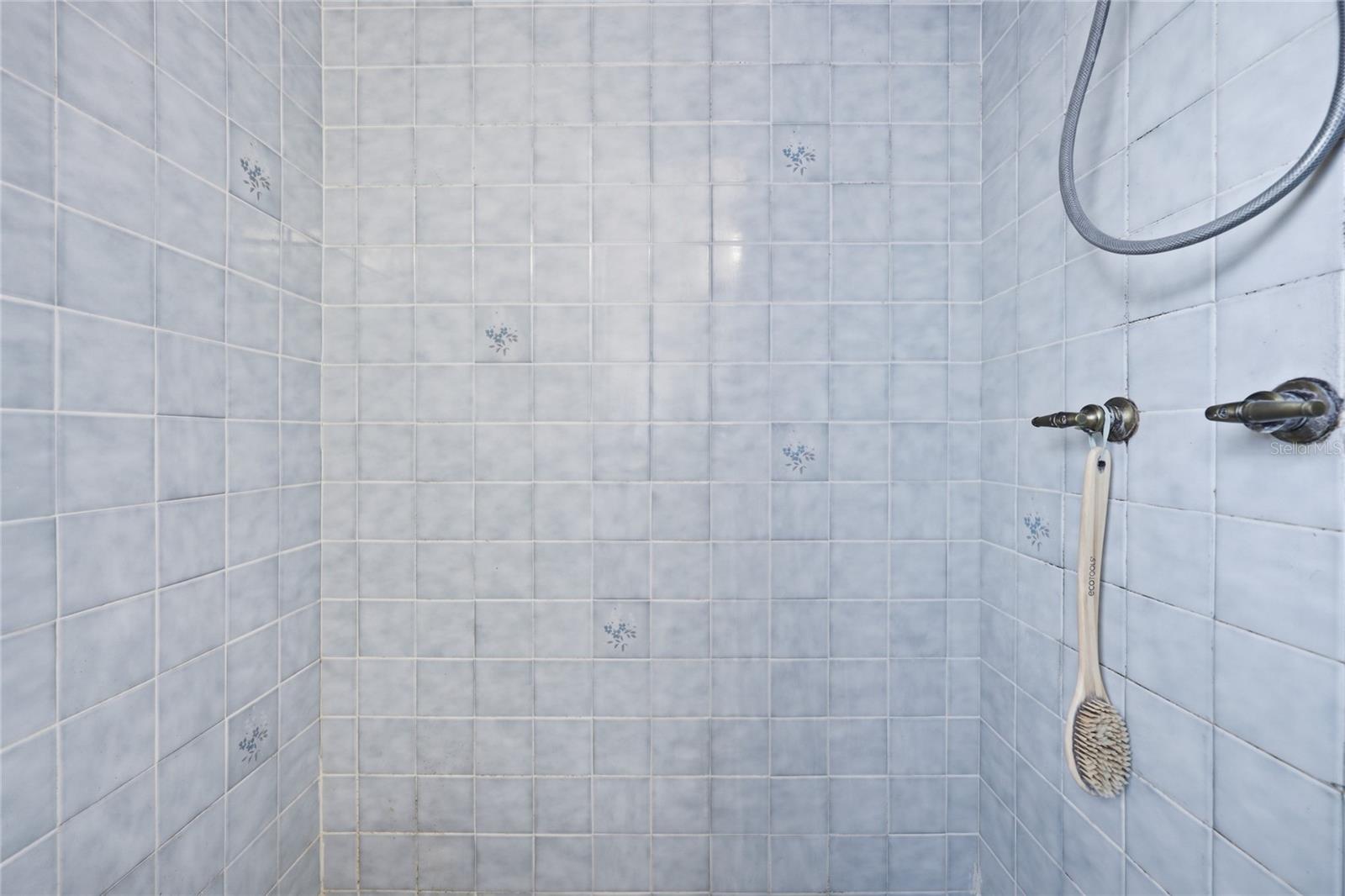 G M WHETSTONE ESTATE ADD TO H S - Residential