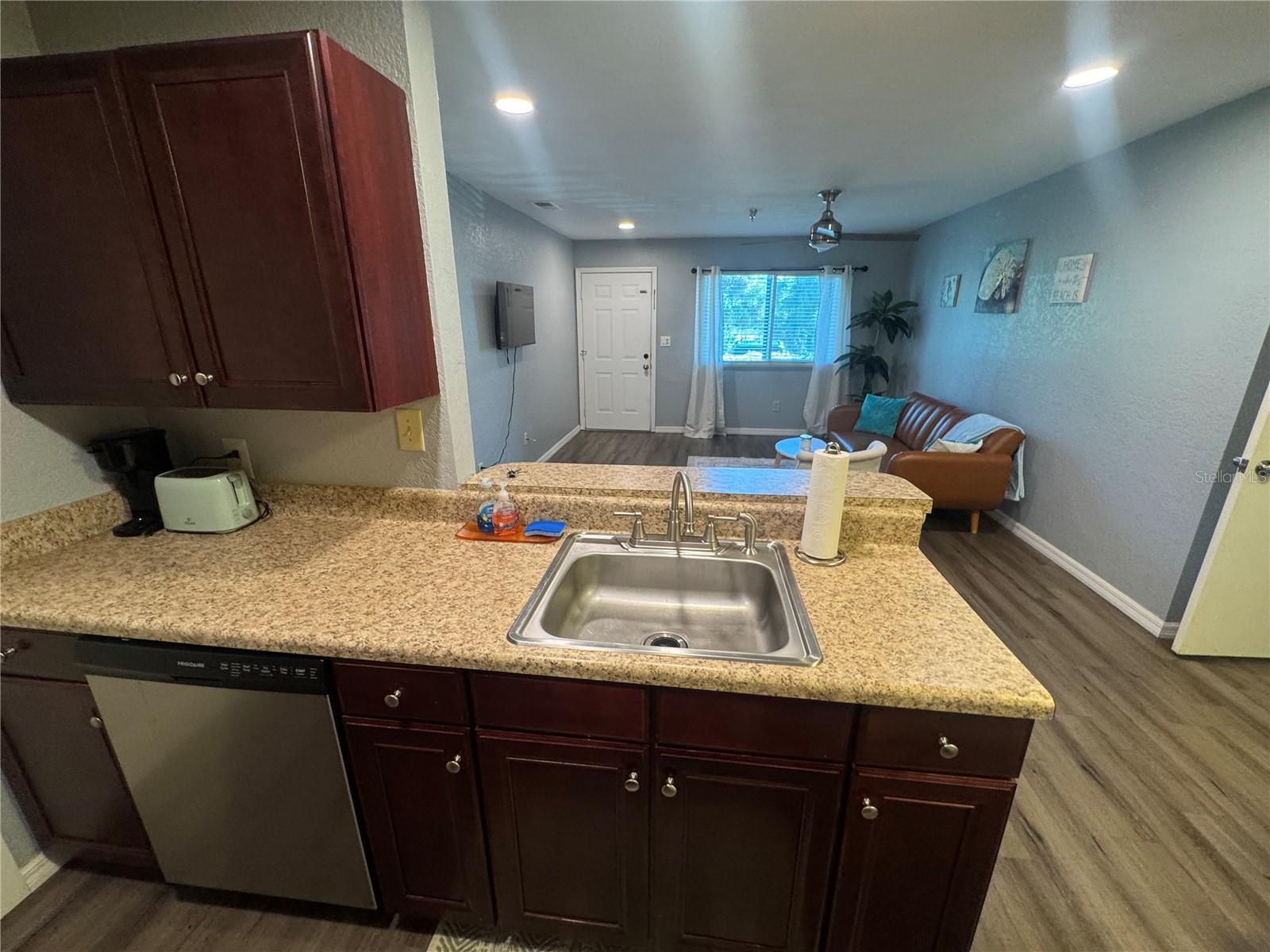 ITOPIA PRIVATE RESIDENCES CONDO - Residential Lease