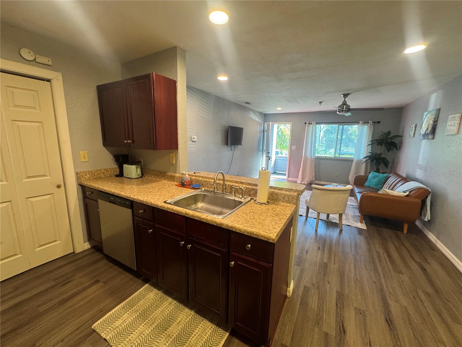 ITOPIA PRIVATE RESIDENCES CONDO - Residential Lease