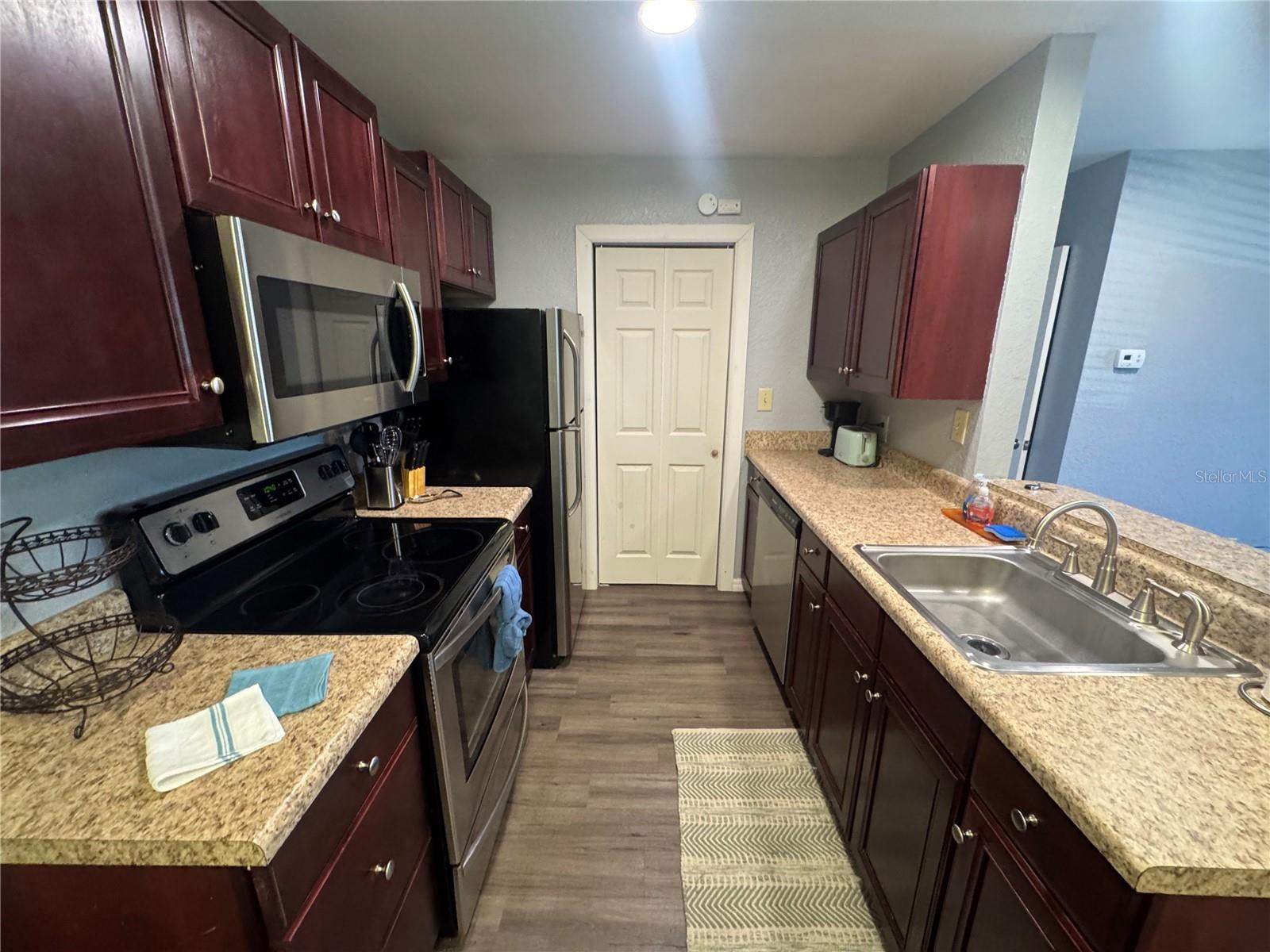 ITOPIA PRIVATE RESIDENCES CONDO - Residential Lease