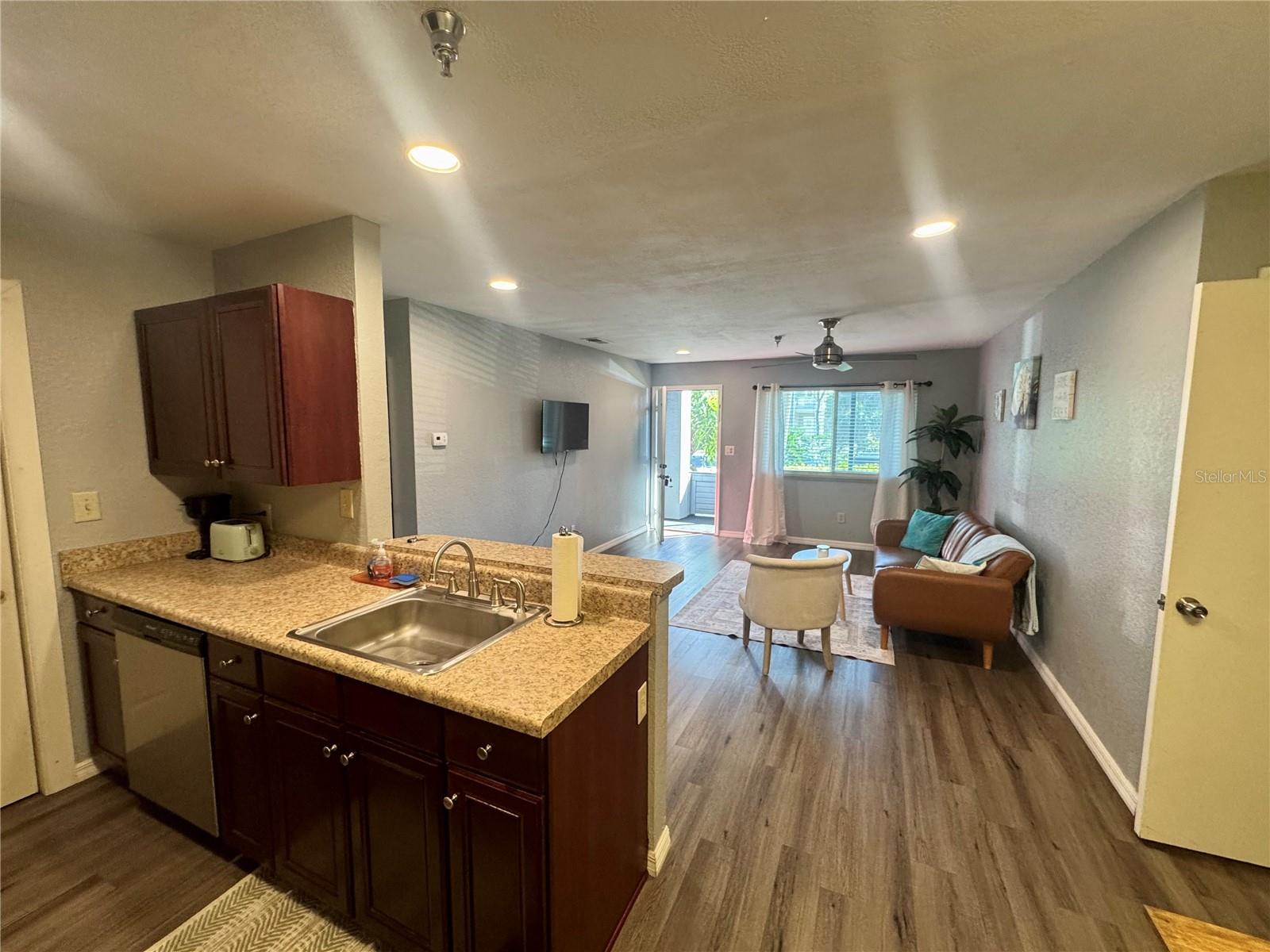 ITOPIA PRIVATE RESIDENCES CONDO - Residential Lease