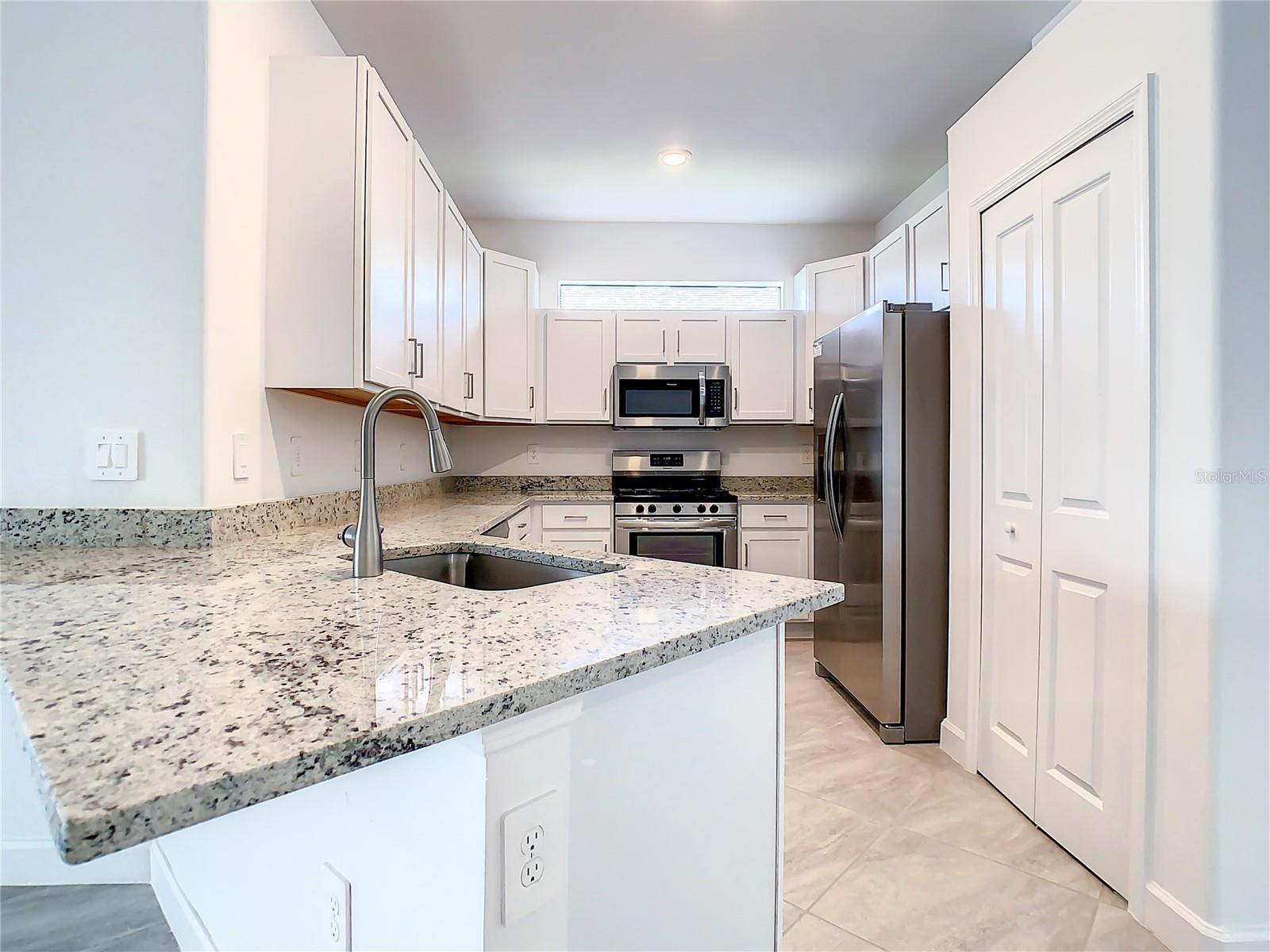 LORRAINE LAKES PH I - Residential Lease