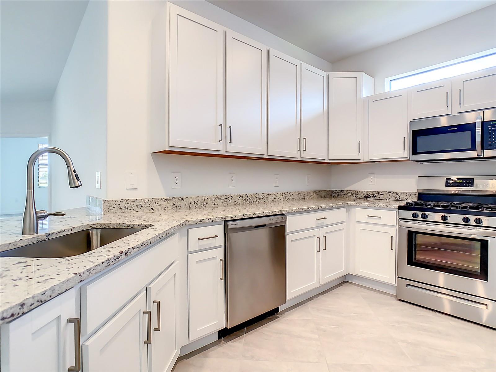 LORRAINE LAKES PH I - Residential Lease