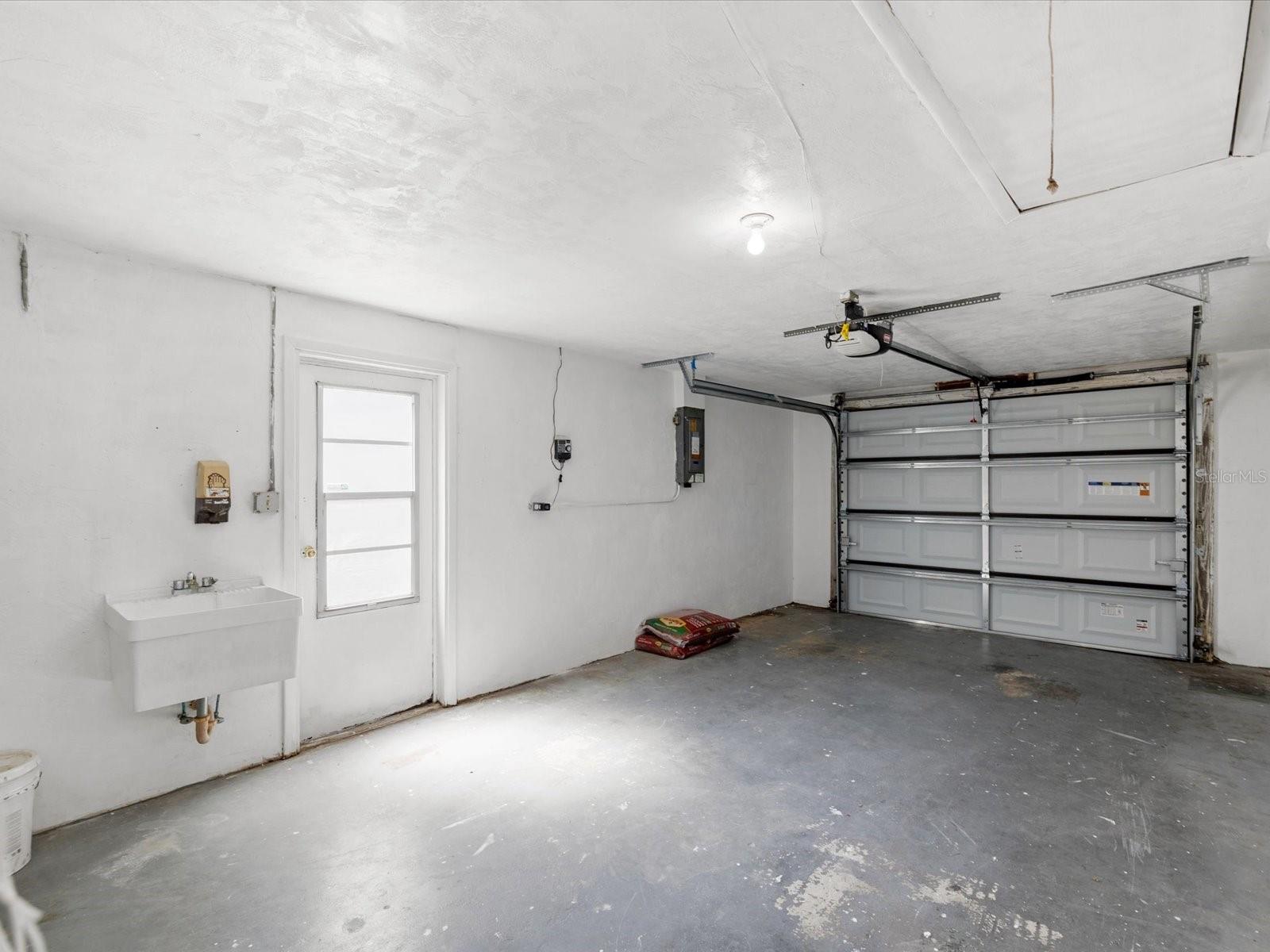 EMBASSY HILLS - Residential