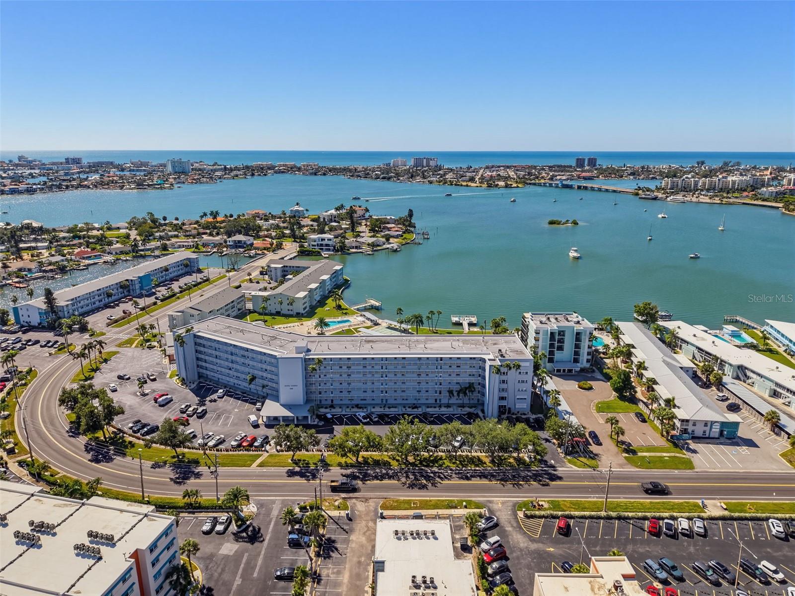1868 SHORE DRIVE S 511