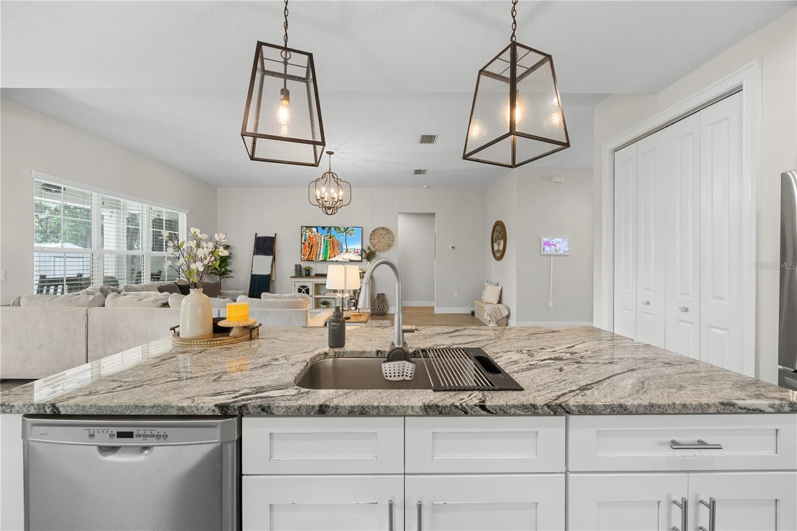 619 SW BELLFLOWER