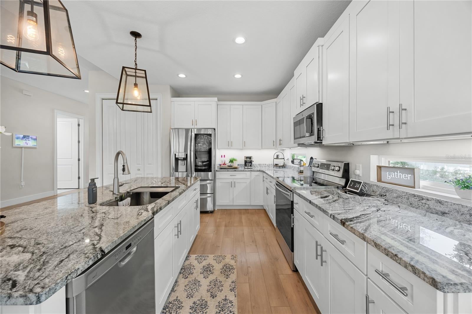 619 SW BELLFLOWER