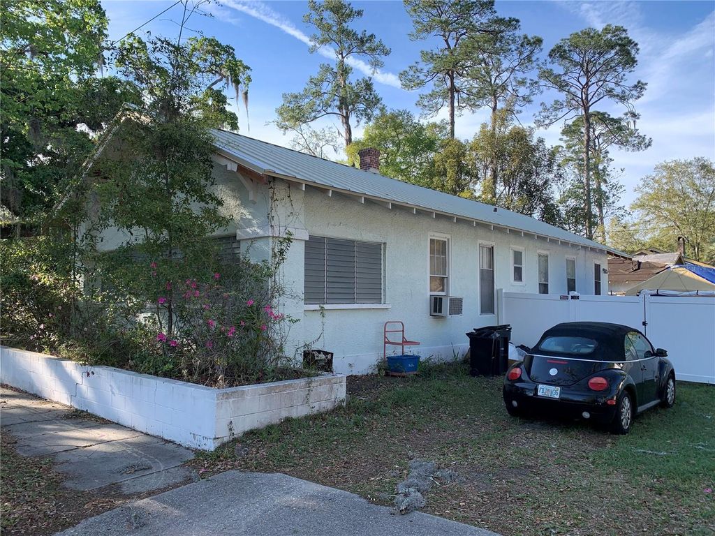 Photo of 606 NE 8th Avenue, Gainesville, FL 32601 (MLS # GC538808)