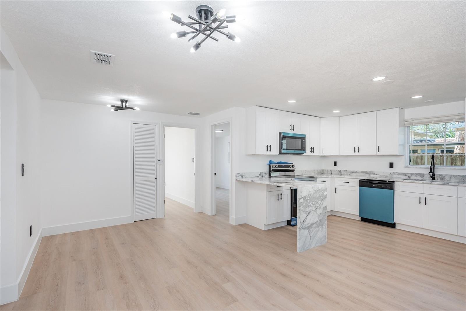 MENDELLS HAWKS PARK - Residential