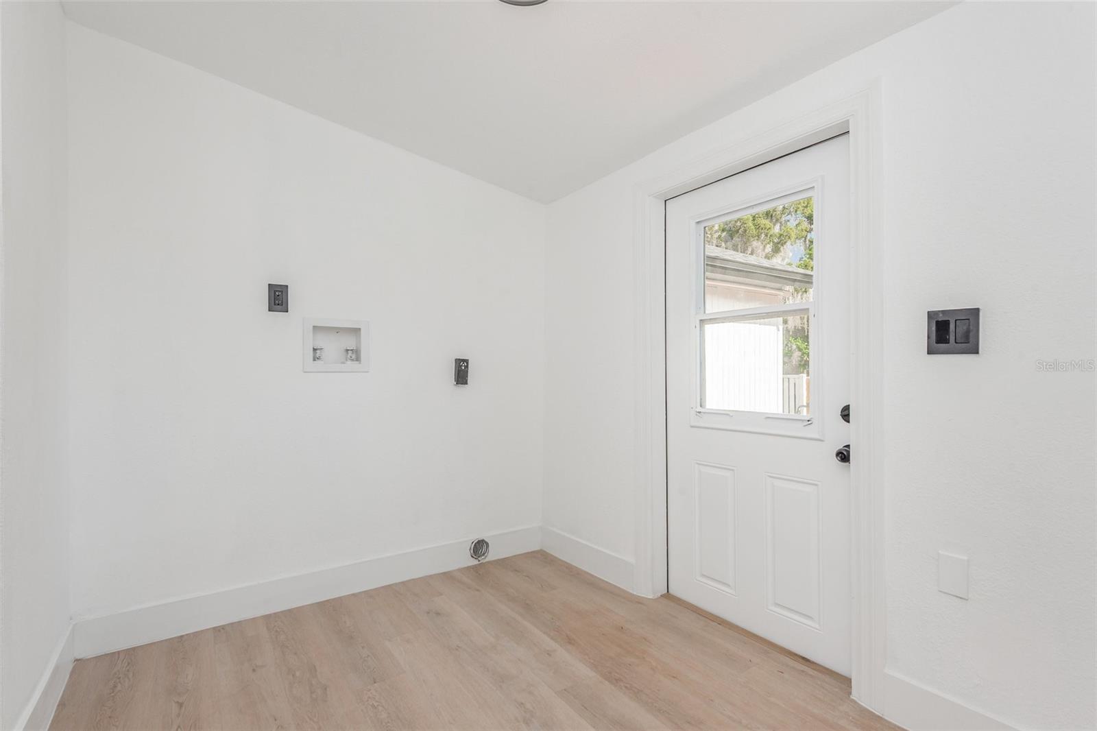 MENDELLS HAWKS PARK - Residential