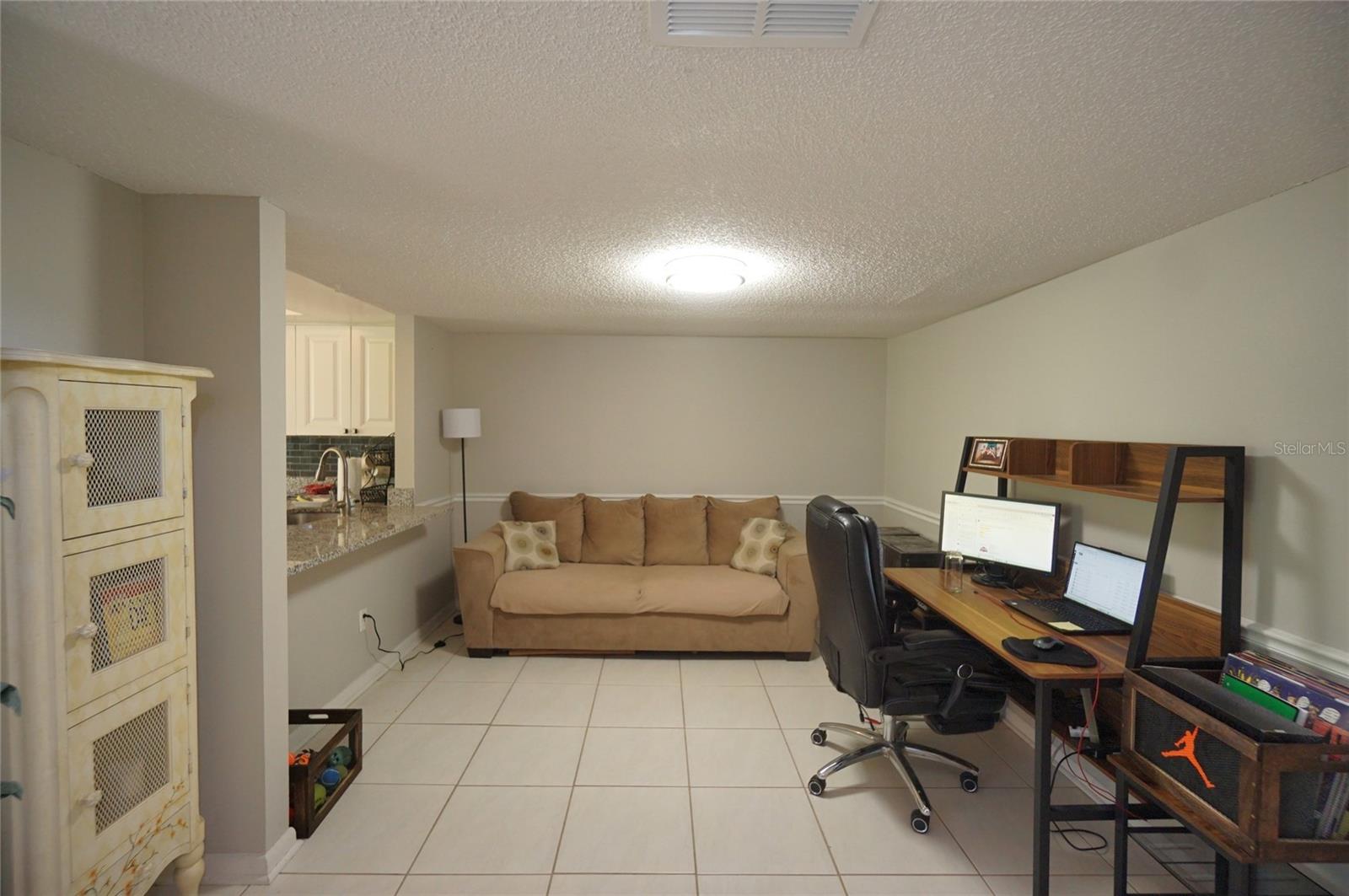 RIVER OAKS CONDO I - Residential Lease