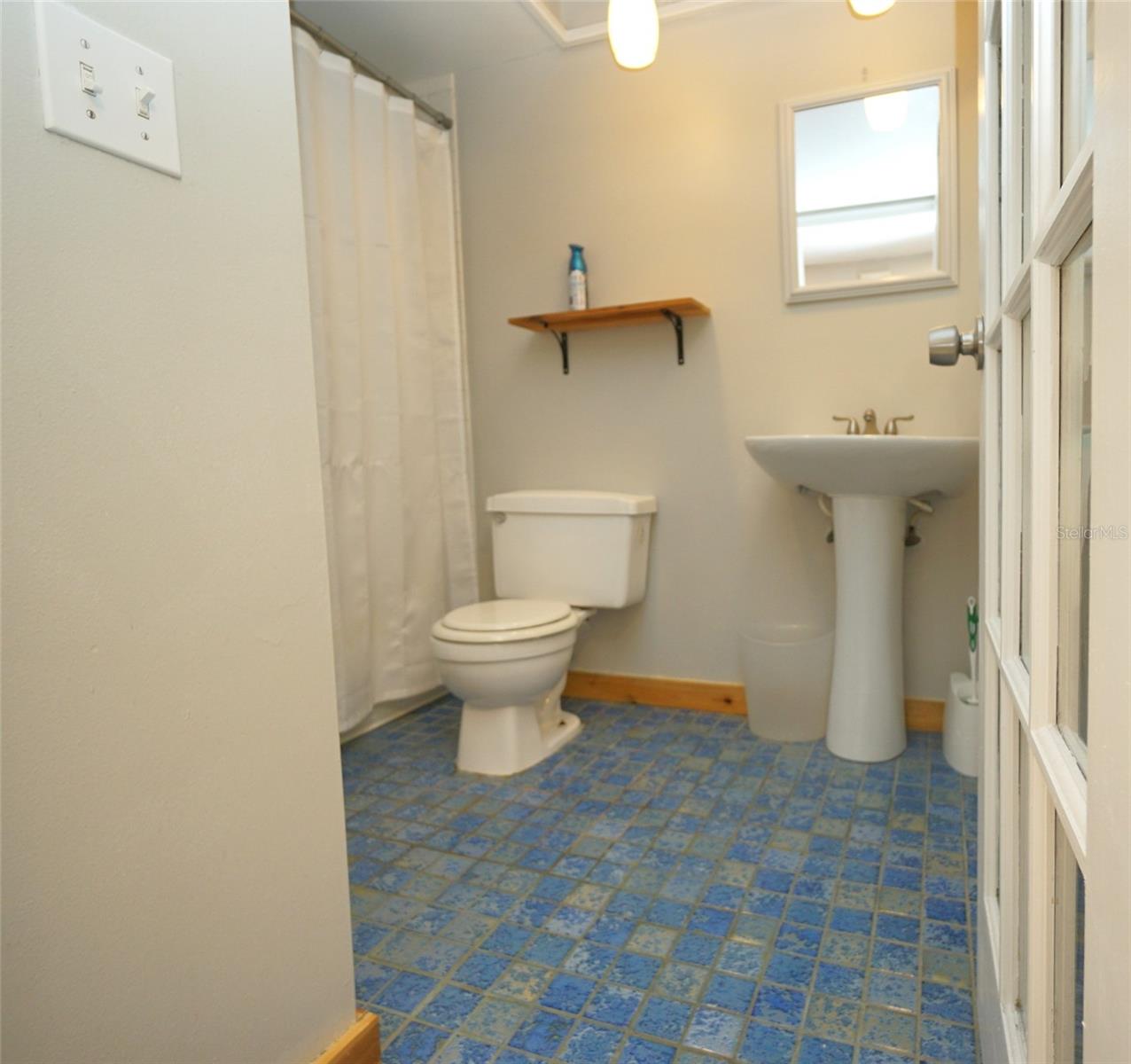 RIVER OAKS CONDO I - Residential Lease