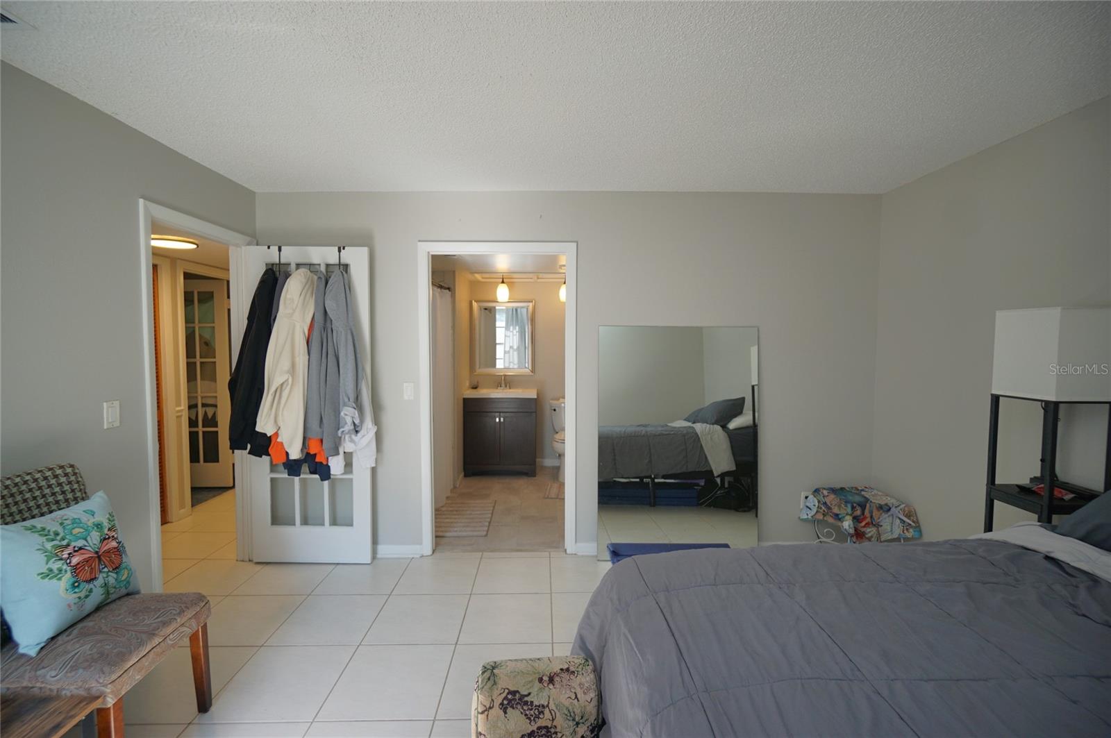 RIVER OAKS CONDO I - Residential Lease