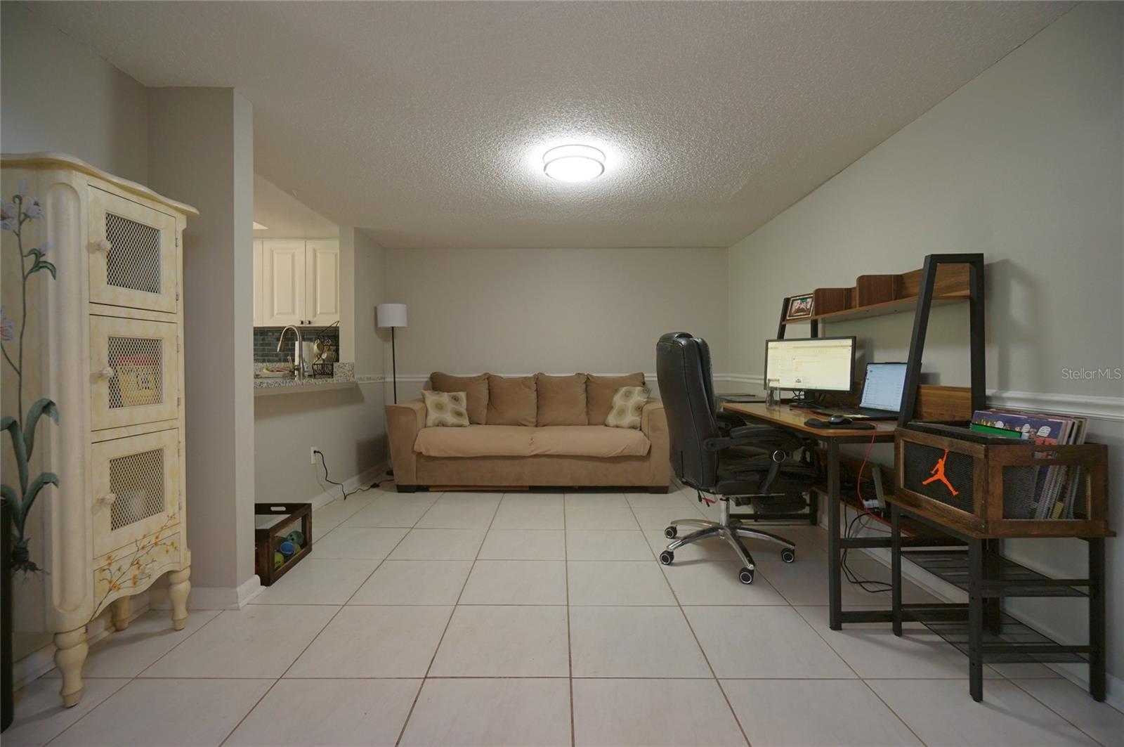 RIVER OAKS CONDO I - Residential Lease