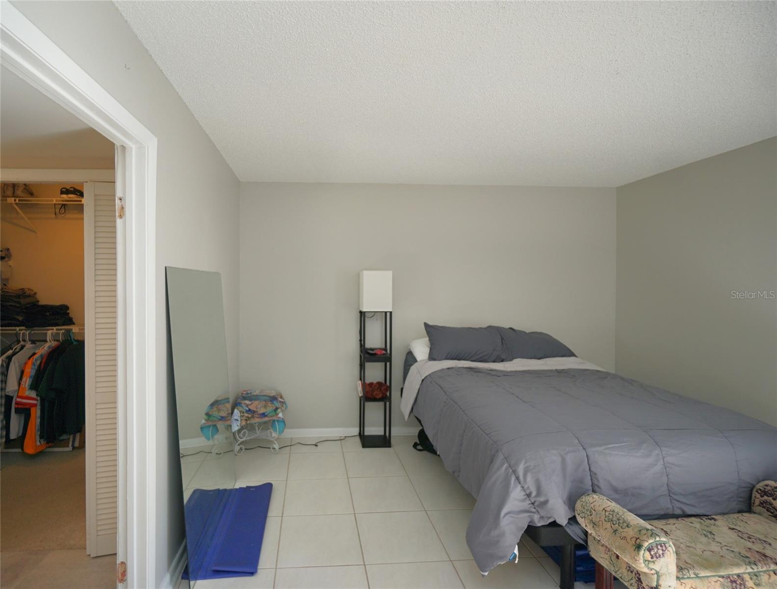 RIVER OAKS CONDO I - Residential Lease