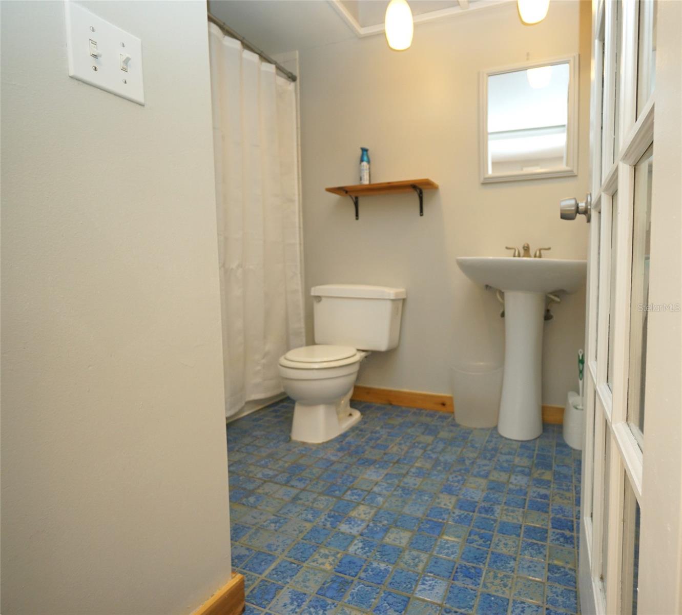 RIVER OAKS CONDO I - Residential Lease