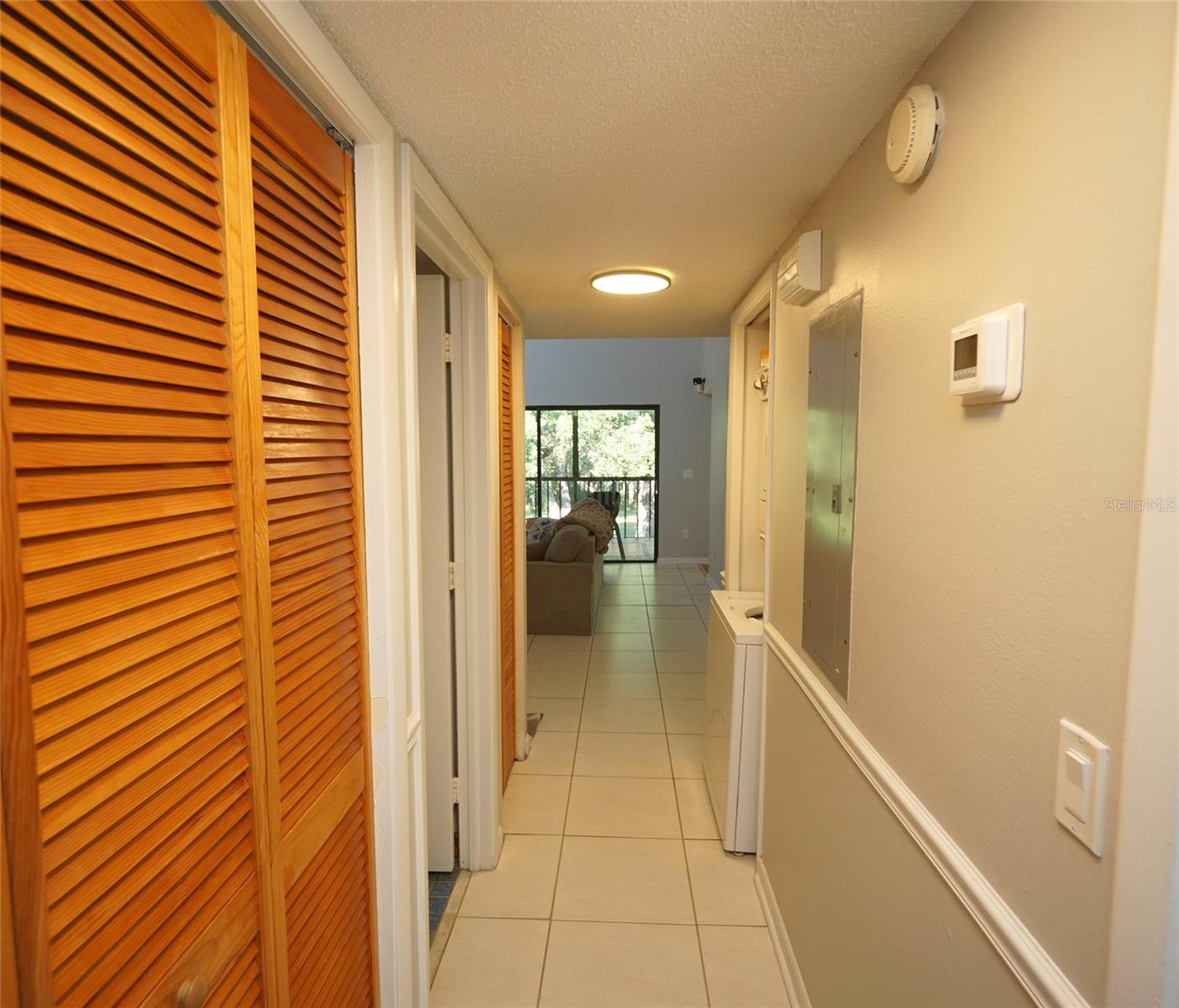 RIVER OAKS CONDO I - Residential Lease