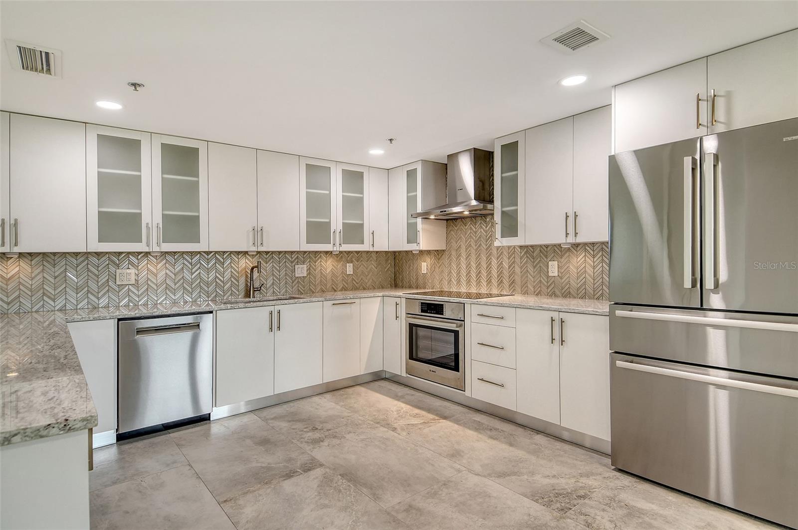 BAY PLAZA - Residential Lease