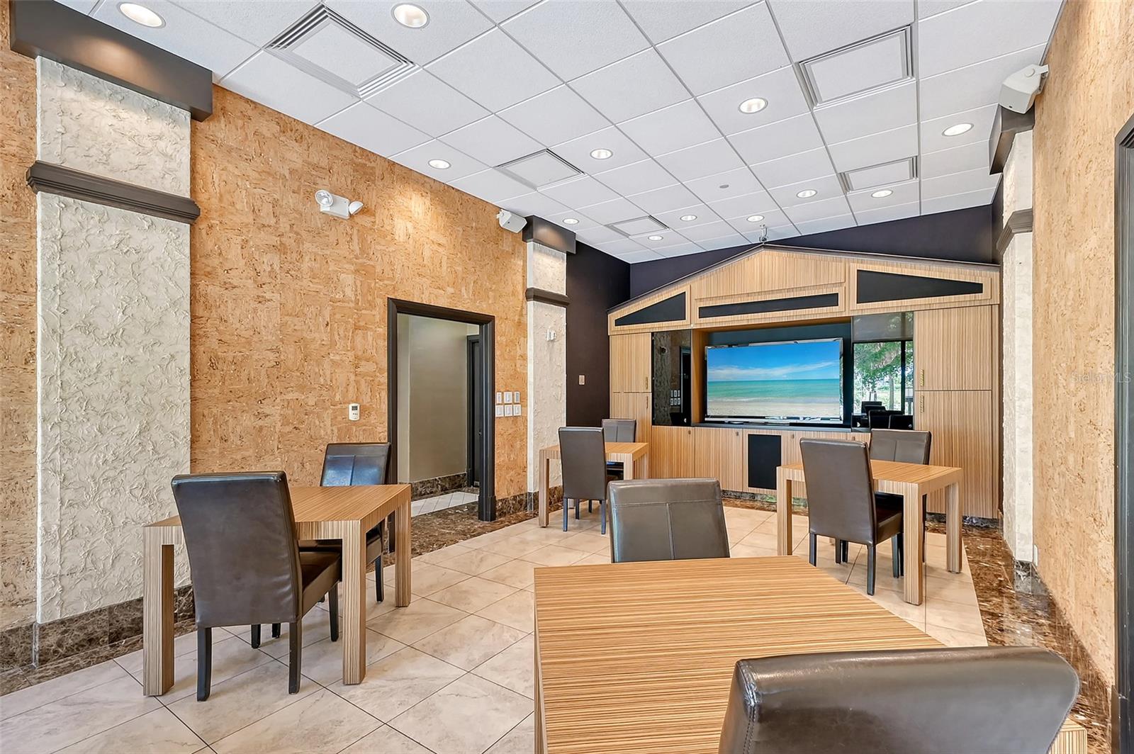 BAY PLAZA - Residential Lease