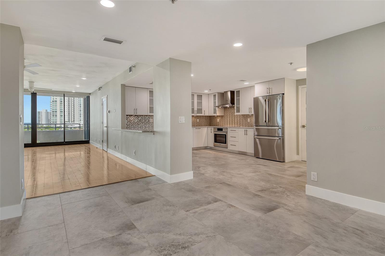 BAY PLAZA - Residential Lease