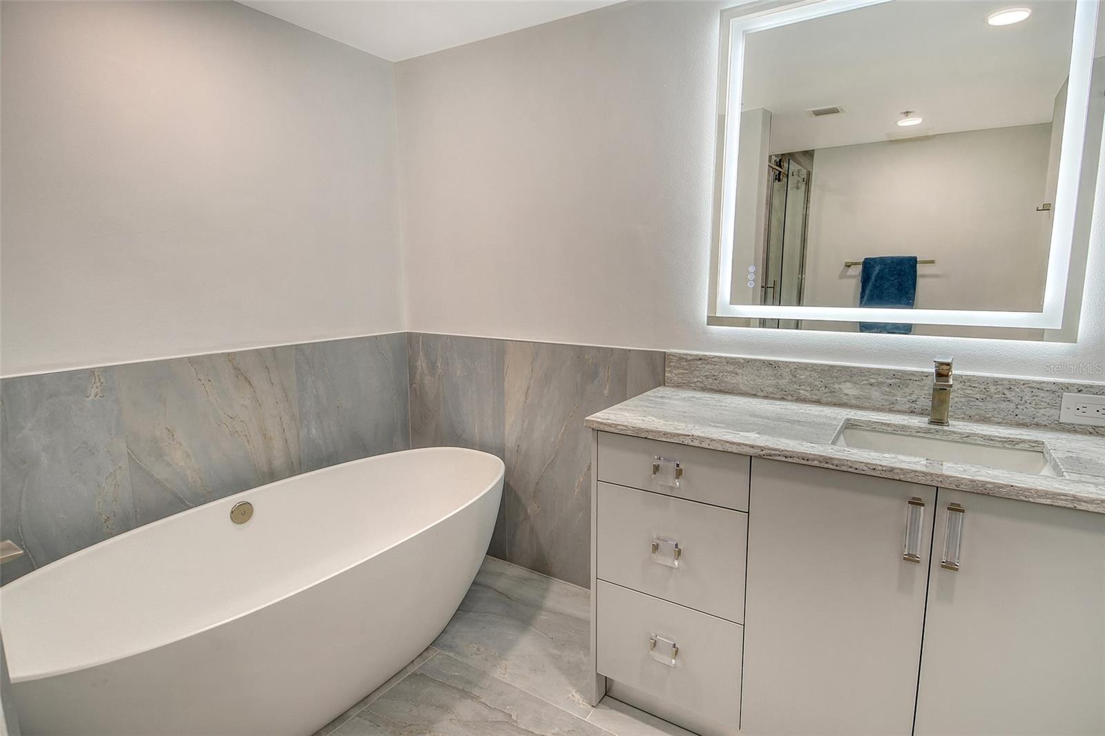 BAY PLAZA - Residential Lease