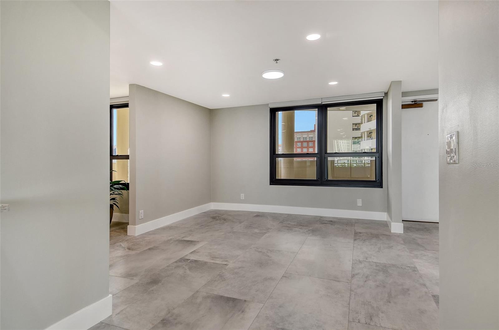 BAY PLAZA - Residential Lease