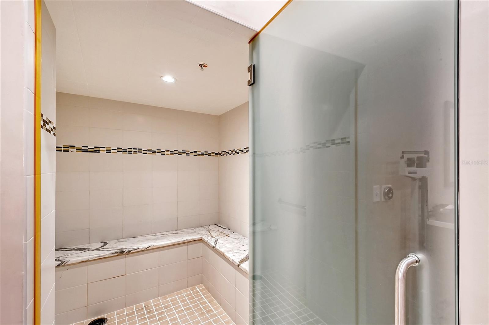 BAY PLAZA - Residential Lease