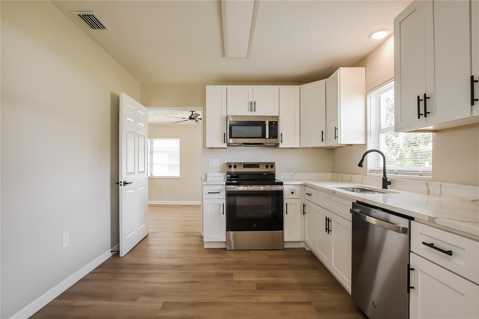 102 W SAINT LOUIS AVENUE