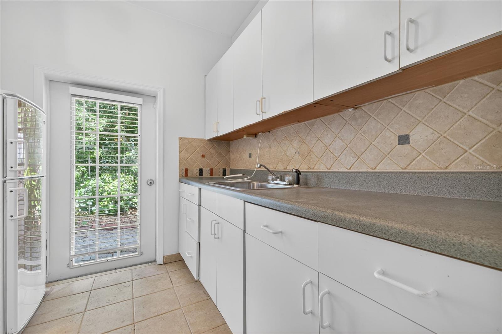 LAGO VISTA - Residential Lease