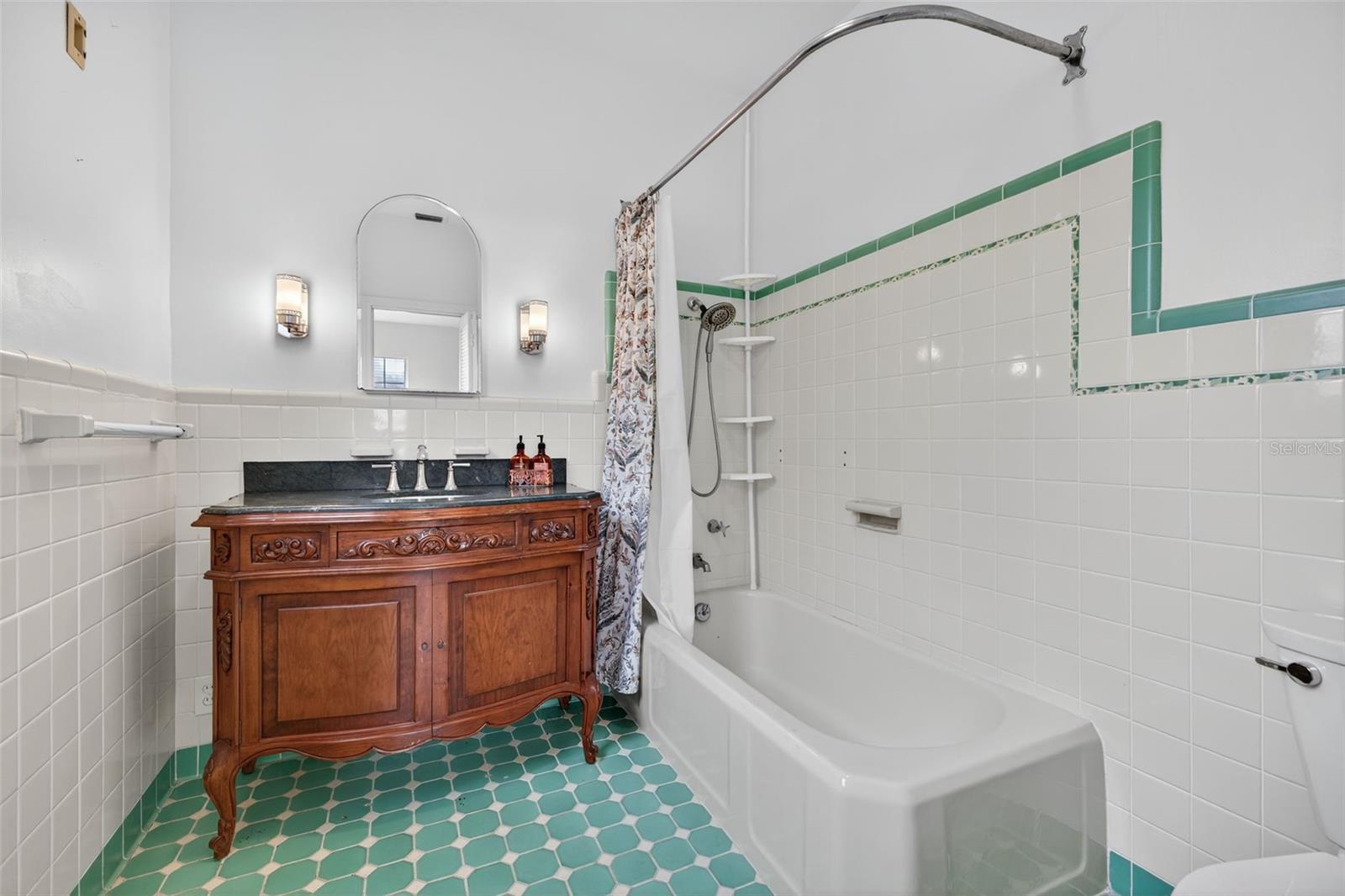 LAGO VISTA - Residential Lease